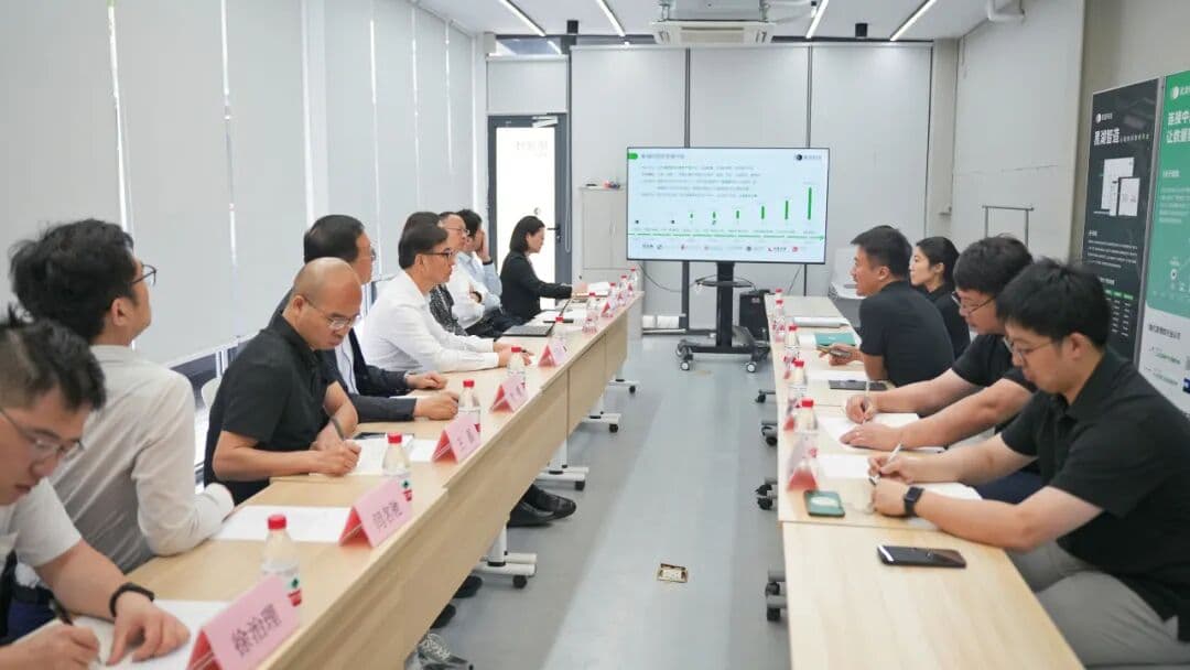 国家数据局局长刘烈宏调研黑湖科技（文章配图 2）